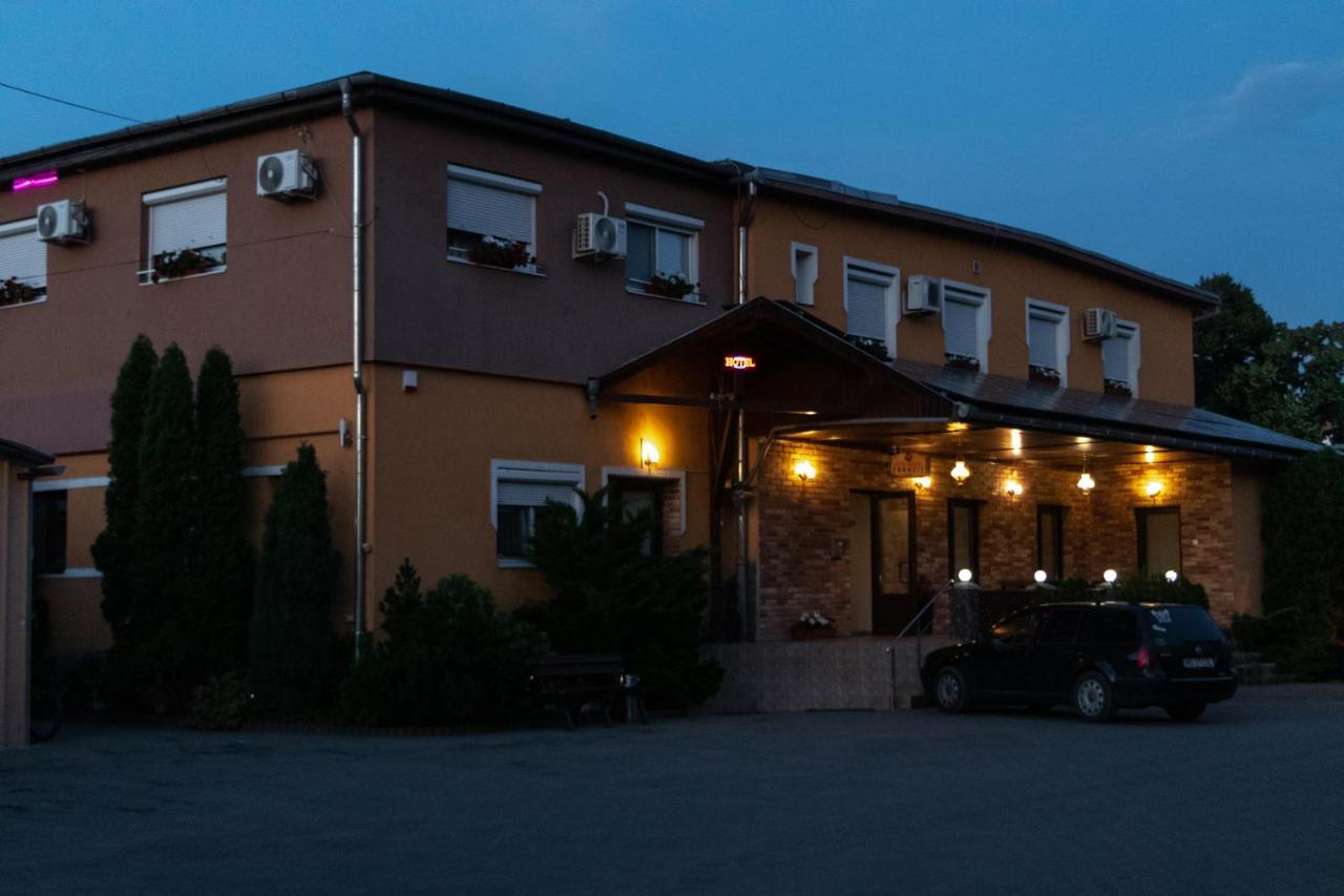 Hotel Tranzit Odorheiu Secuiesc Buitenkant foto